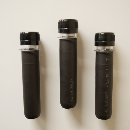 Preforma PET z dwoma magnesami, czarna.