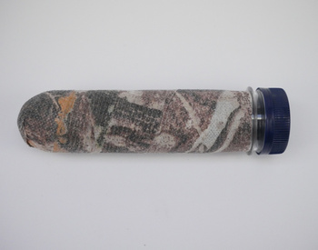 Preforma PET 15,5 x 3,8 cm z taśmą maskującą z motywem leśnym.