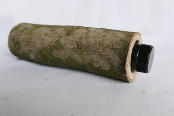 Maskowanie drewno ciemna kora z PET z czarną zakrętką