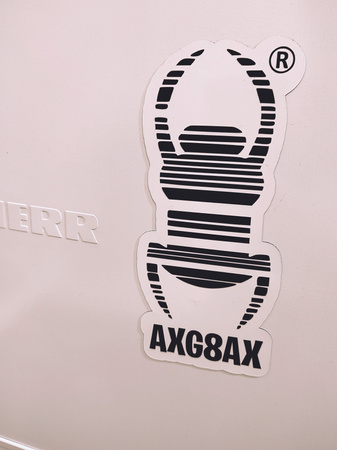 Magnes z grafiką i kodem Travel Bug. Na samochód, motocykl ...