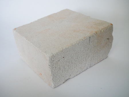 Kesz cegła (biała) z wklejonym pojemnikiem 8 ml.