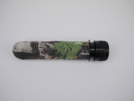 Preforma PET 13cm z taśmą maskującą z motywem leśnym.